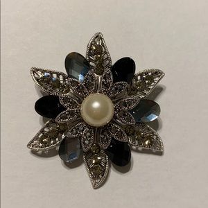 Pearl/rhinestone brooch/pendant